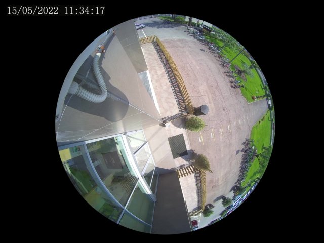 Agrate Brianza furto bicicletta bici in oratorio ladro ripreso da telecamera