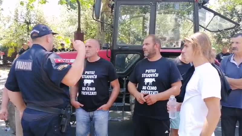 Protest poljoprivrednika ispred skupštine 2