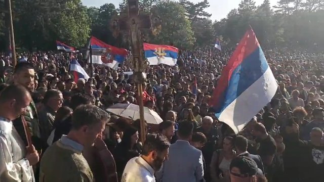 VELIČANSTVENO IZ NIKŠIĆA: Desetine hiljada ljudi na ulicama - litiju predvodi patrijarh Porfirije