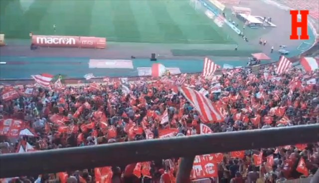 Koreografija "delija" sa barjacima pred meč Crvena zvezda - Voždovac