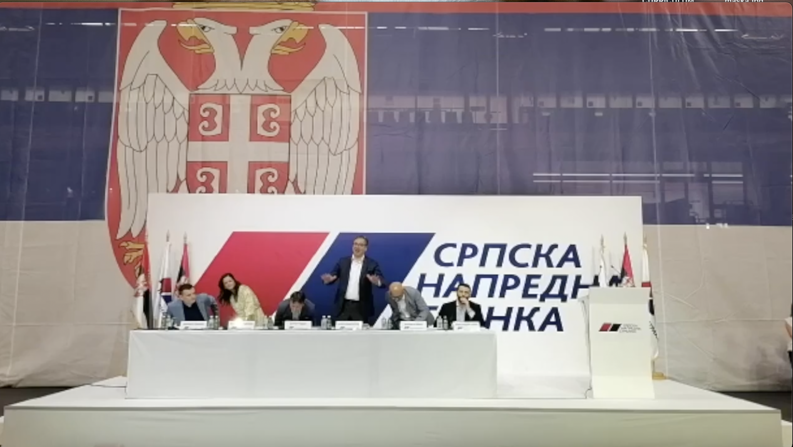 VELIČANSTVEN PRIZOR: Vučić stigao u Spens na sastanak odbora SNS severne Srbije