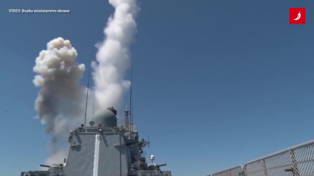 Rusi izveli raketni napad na rafineriju nafte u Kremenčuku