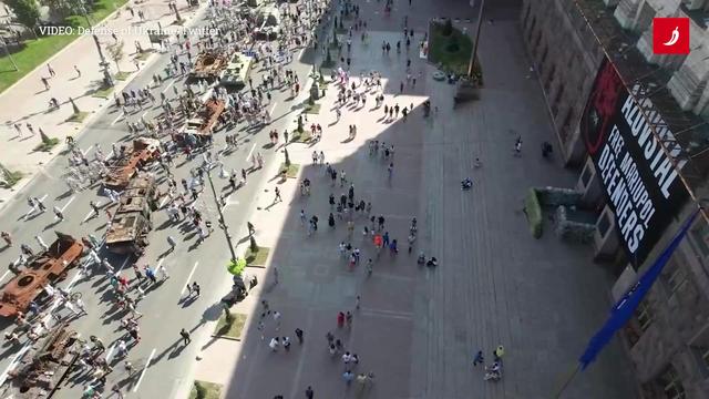 Ukrajinska vojska u Kijevu izložila zarobljene i uništene ruske tenkove
