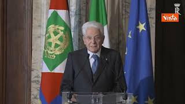 Mattarella: "Squilibrio tra salari, i manager retribuiti centinaia di volte più dei lavoratori"