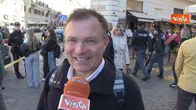 Crollo Torre dei Conti, le voci di romani a turisti: "Un colpo al cuore per la città"