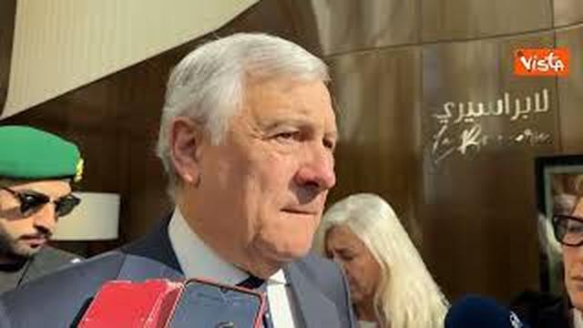 Giornata violenza donne, Tajani: Nessuna deve morire perché qualcuno vuole ammanettare suo amore