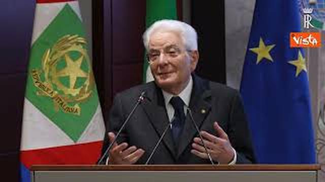 Mattarella al Covi: "Grazie a donne e uomini delle Forze Armate impegnati nelle missioni"